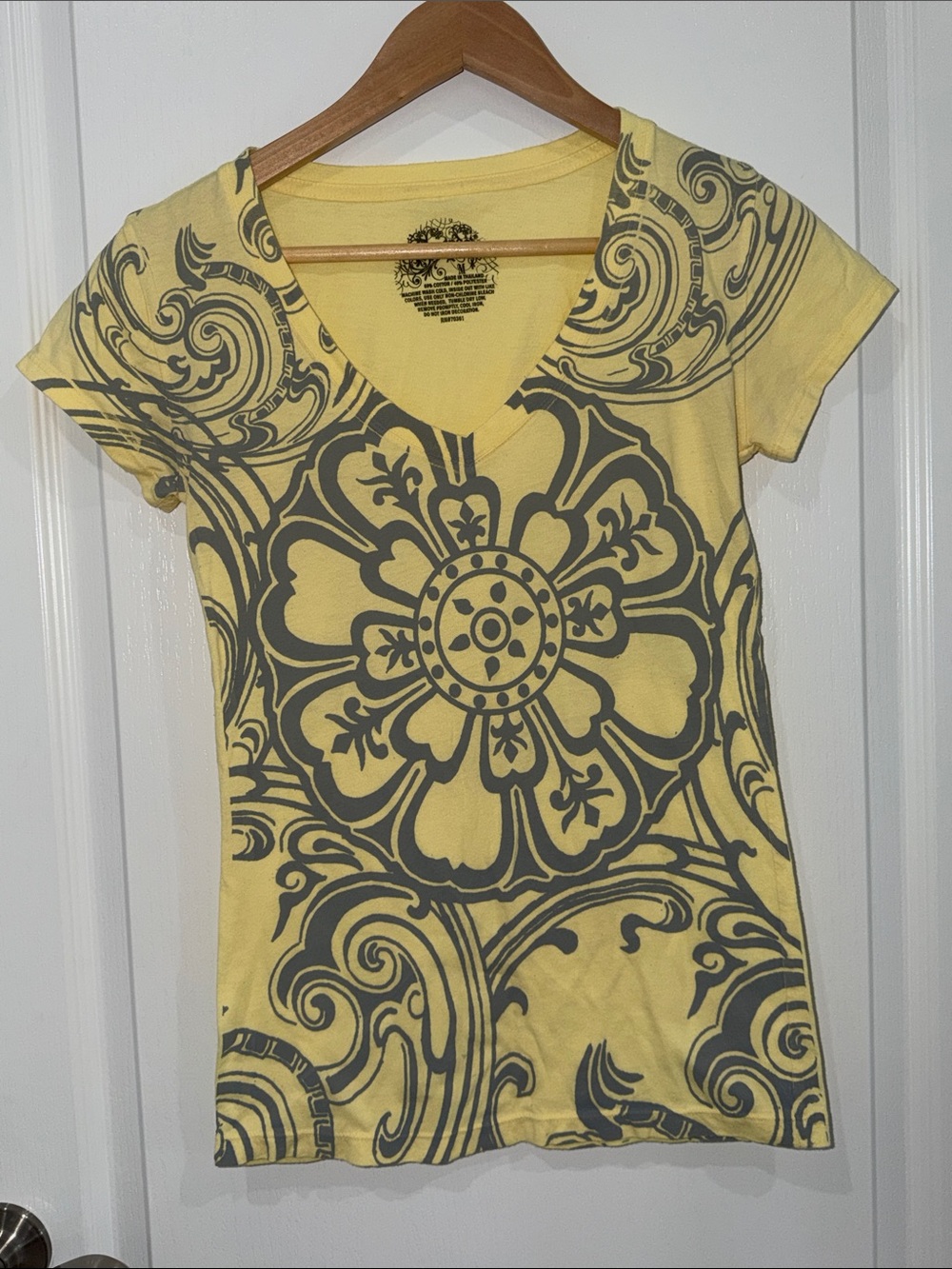 Stranded Y2K Yellow V-Neck Floral Print Top size medium